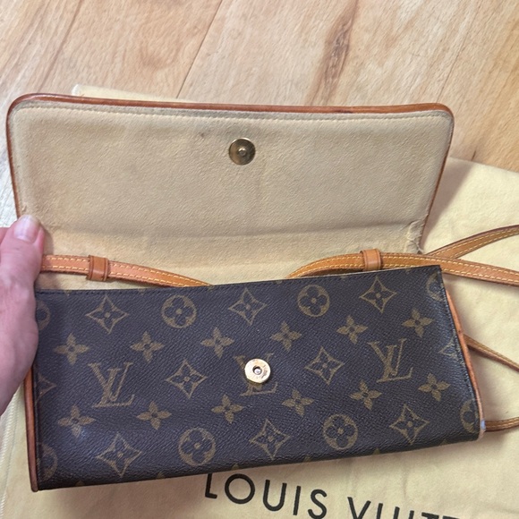 Louis Vuitton Dark Brown Monogram crossbody preloved - Picture 2 of 16